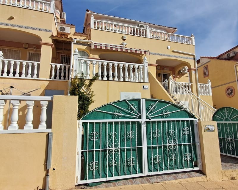 2 bedroom Townhouse for sale in Villamartin with pool - € 159,000 (Ref: 9626785)