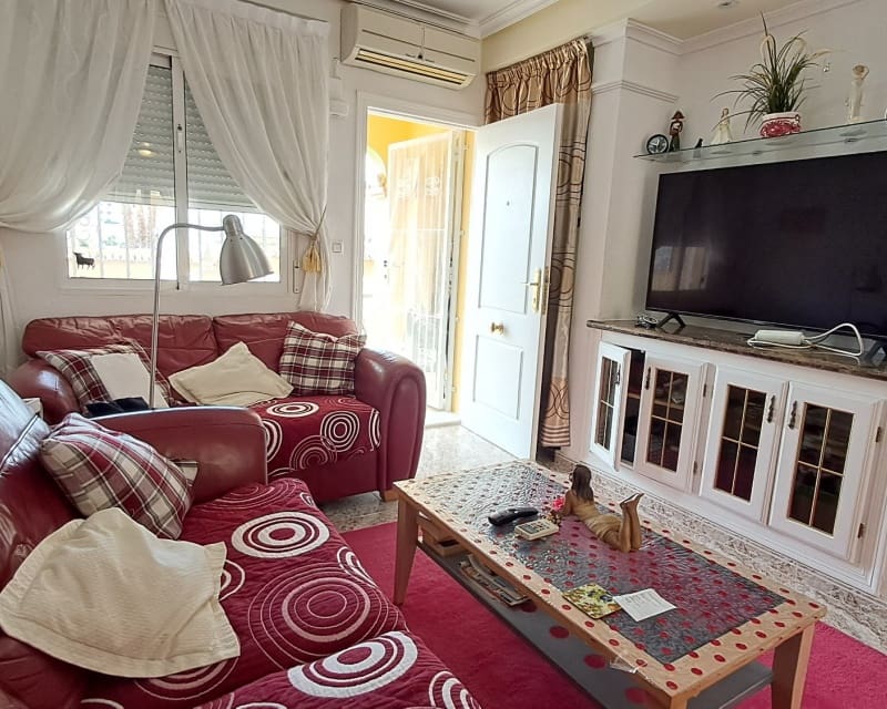 2 bedroom Townhouse for sale in Villamartin with pool - € 159,000 (Ref: 9626785)