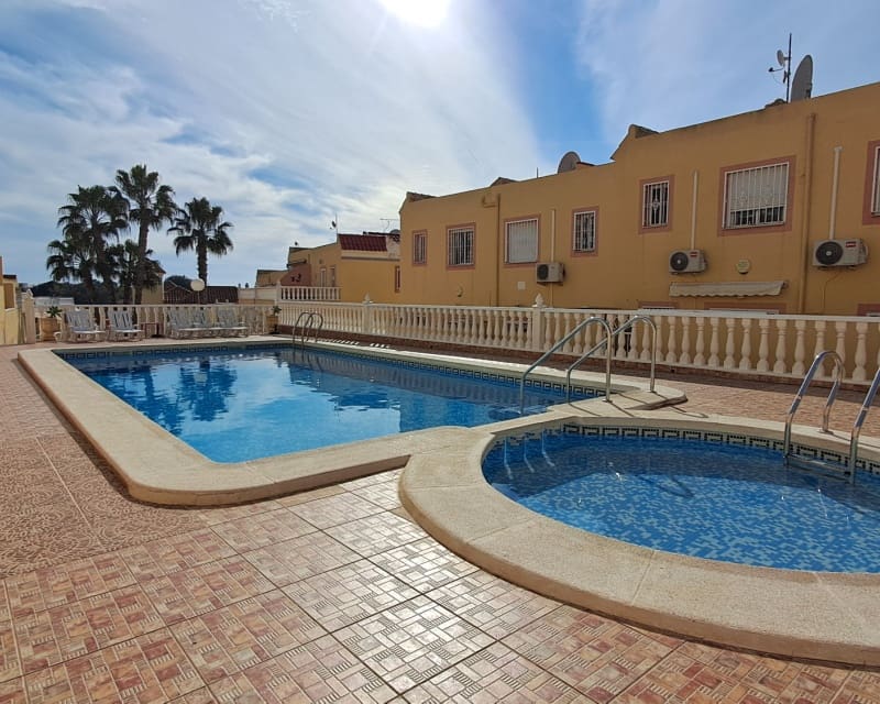 2 bedroom Townhouse for sale in Villamartin with pool - € 159,000 (Ref: 9626785)