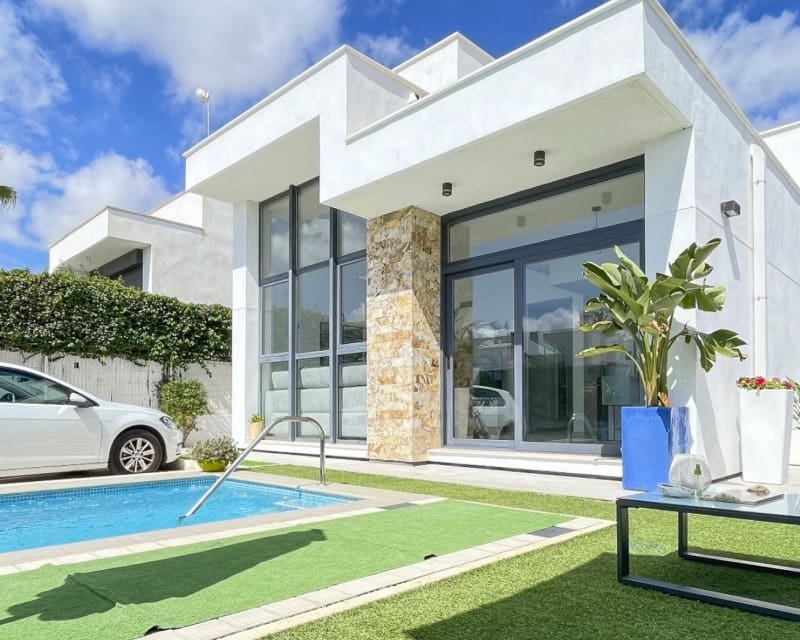 2 soveværelse Villa til salg i Pueblo Bravo med swimmingpool - € 369.000 (Ref: 9626787)