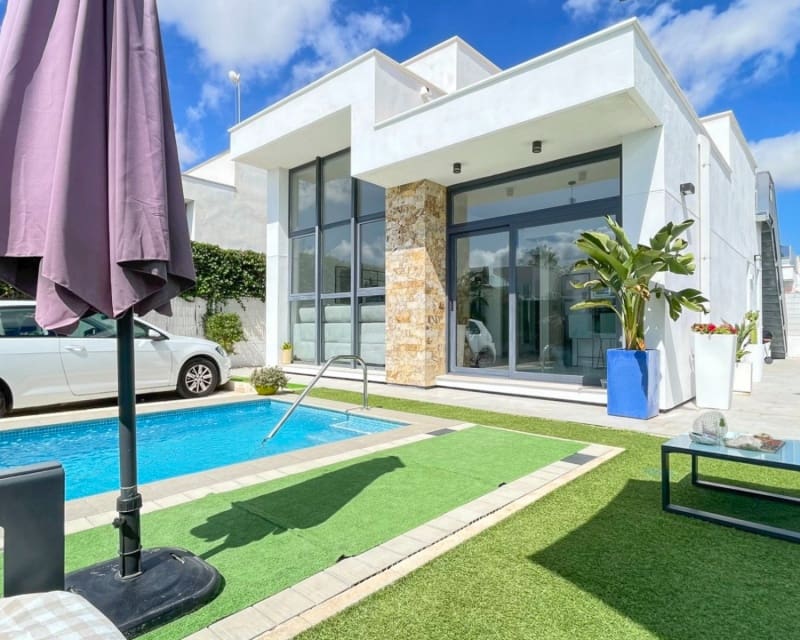 2 soveværelse Villa til salg i Pueblo Bravo med swimmingpool - € 369.000 (Ref: 9626787)