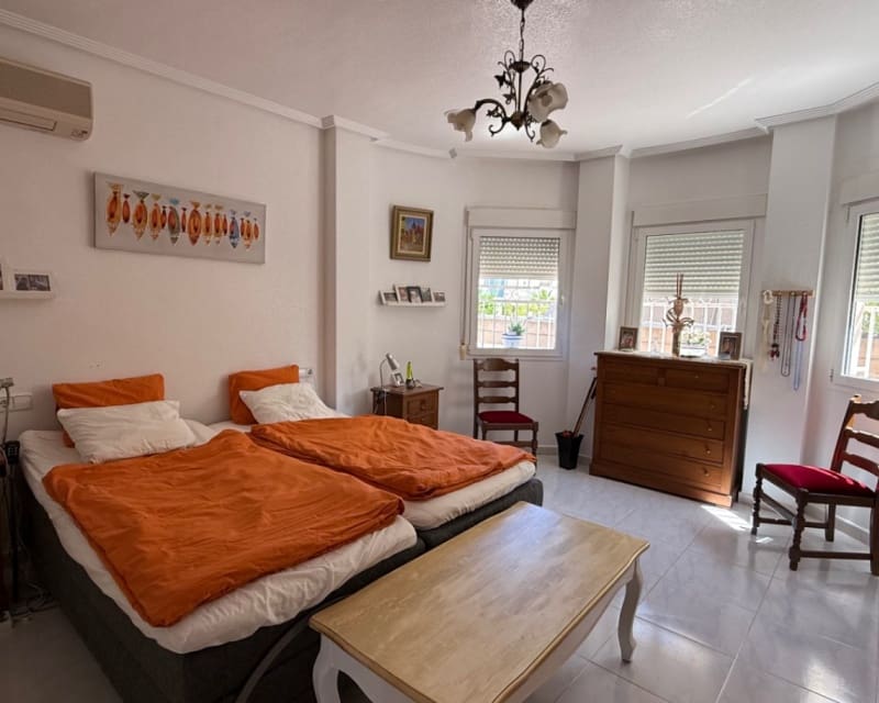 4 sypialnia Willa na sprzedaż w La Zenia z basenem - 570 000 € (Ref: 9626790)