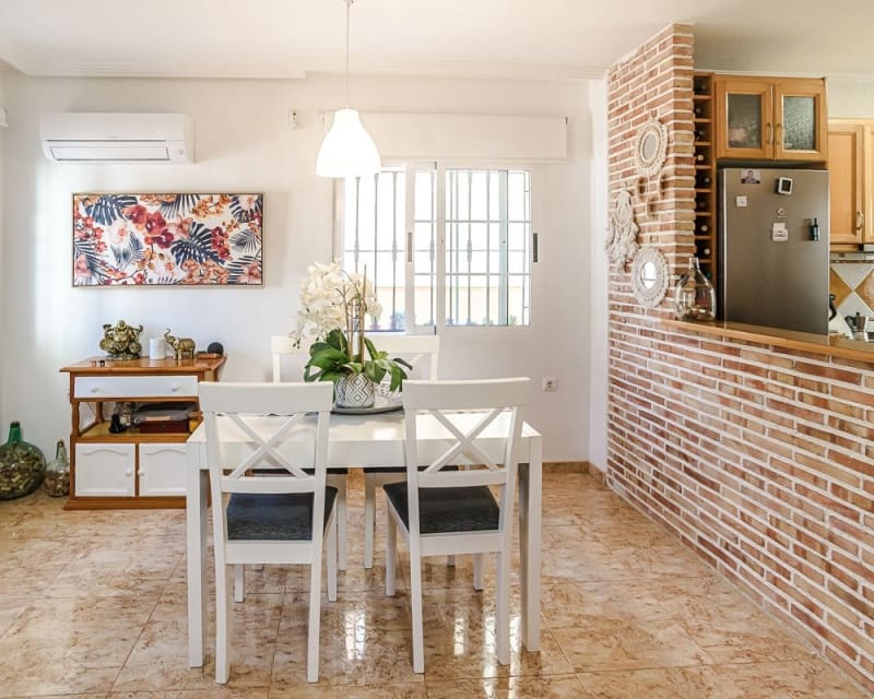 2 makuuhuone Huvila myytävänä paikassa El Raso mukana uima-altaan - 247 000 € (Ref: 9626792)