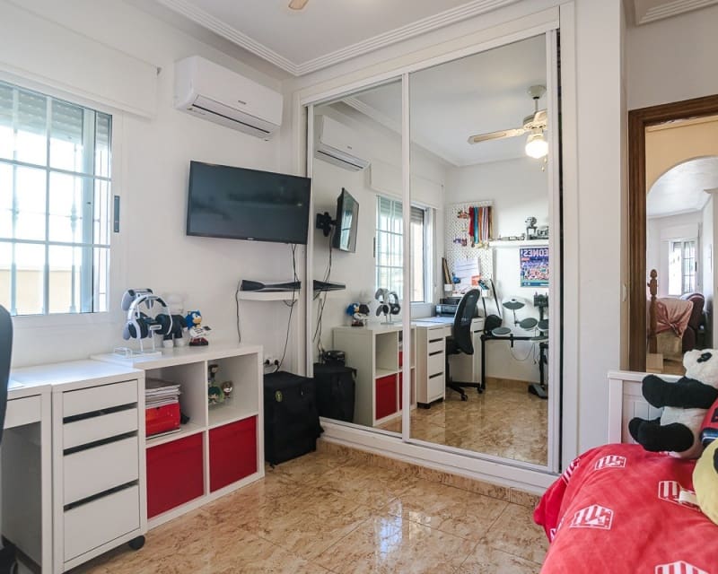 2 makuuhuone Huvila myytävänä paikassa El Raso mukana uima-altaan - 247 000 € (Ref: 9626792)