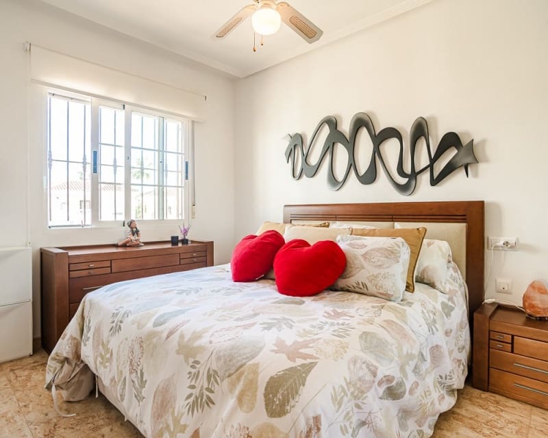 2 makuuhuone Huvila myytävänä paikassa El Raso mukana uima-altaan - 247 000 € (Ref: 9626792)