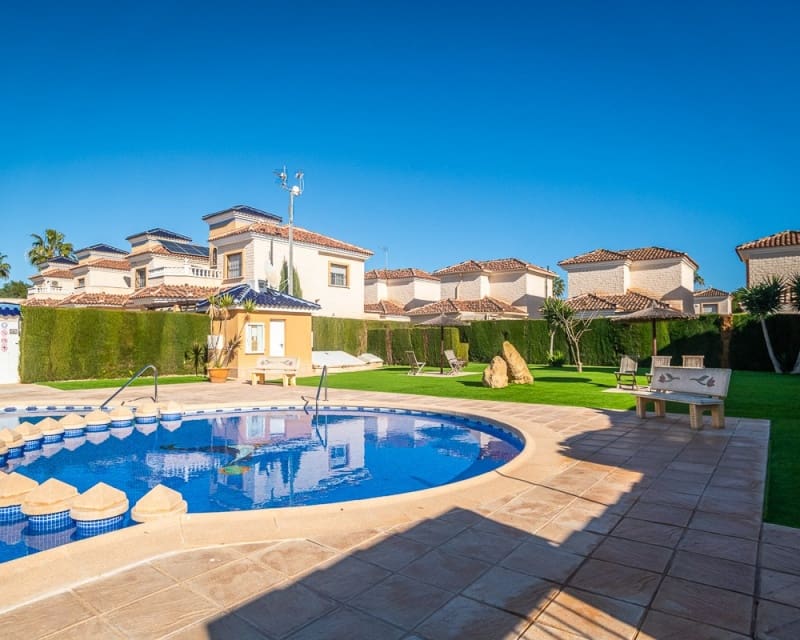 2 makuuhuone Huvila myytävänä paikassa El Raso mukana uima-altaan - 247 000 € (Ref: 9626792)