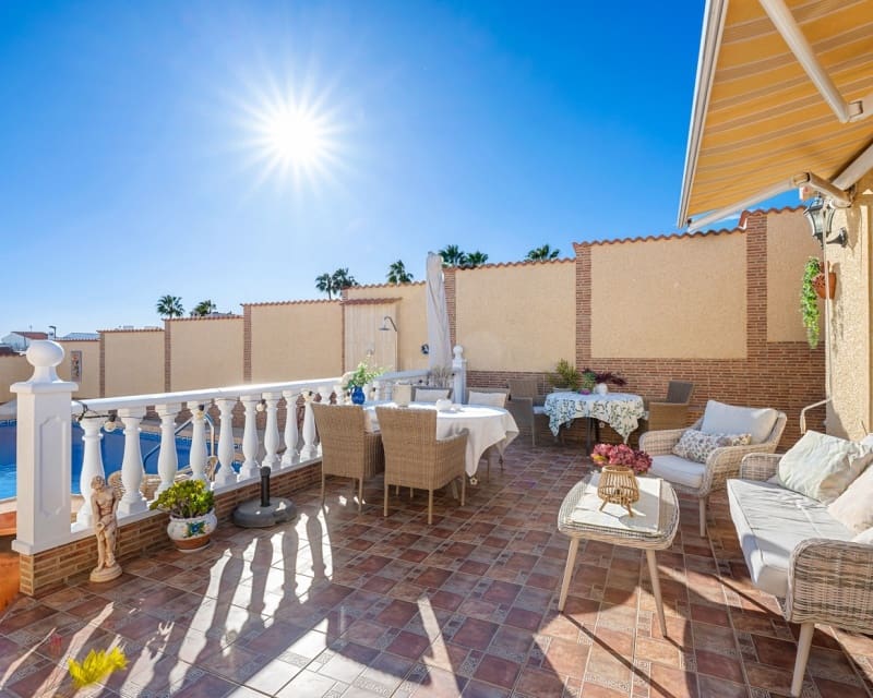 4 slaapkamer Villa te koop in Dona Pepa met zwembad - € 449.500 (Ref: 9626794)