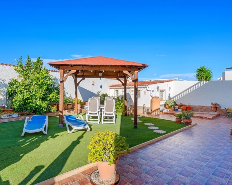 4 slaapkamer Villa te koop in Dona Pepa met zwembad - € 449.500 (Ref: 9626794)