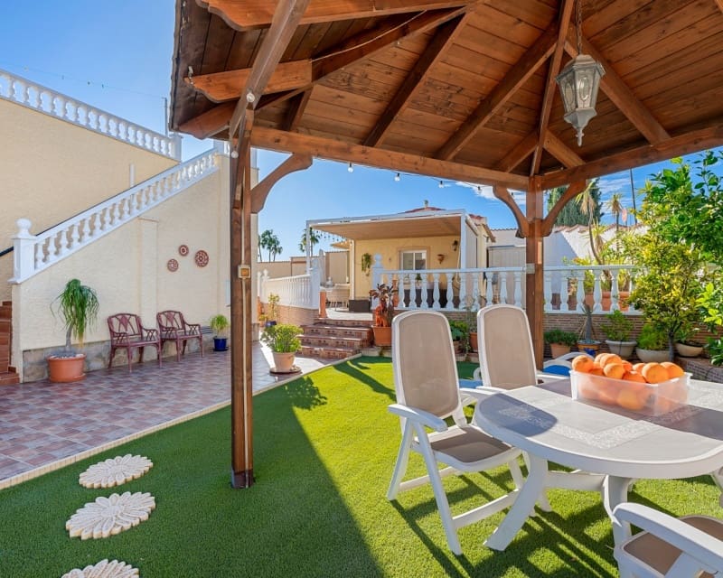 4 slaapkamer Villa te koop in Dona Pepa met zwembad - € 449.500 (Ref: 9626794)