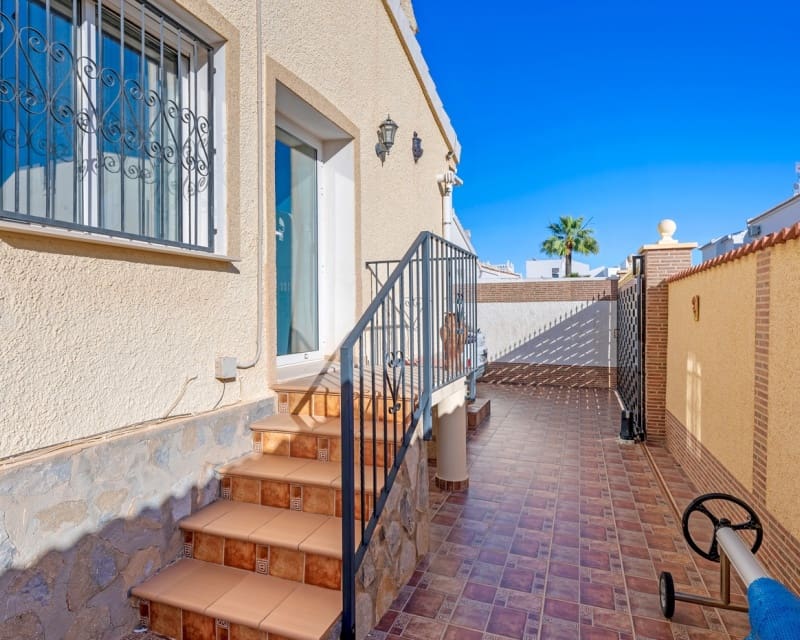 4 slaapkamer Villa te koop in Dona Pepa met zwembad - € 449.500 (Ref: 9626794)