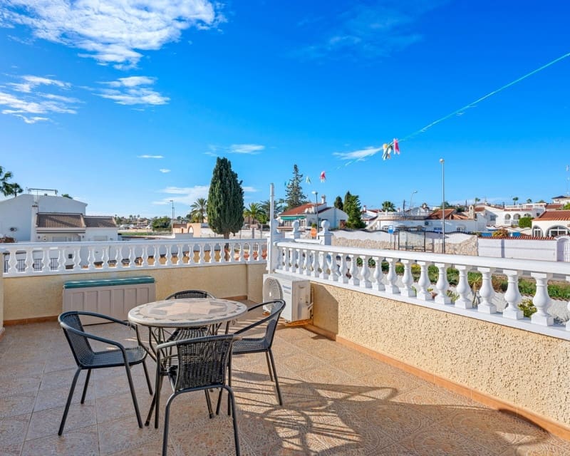 4 slaapkamer Villa te koop in Dona Pepa met zwembad - € 449.500 (Ref: 9626794)