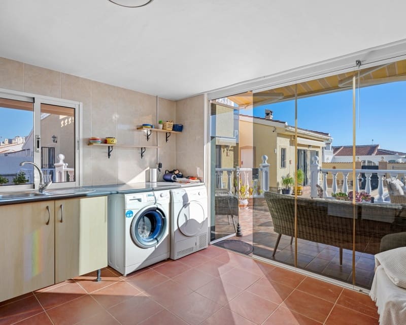 4 slaapkamer Villa te koop in Dona Pepa met zwembad - € 449.500 (Ref: 9626794)