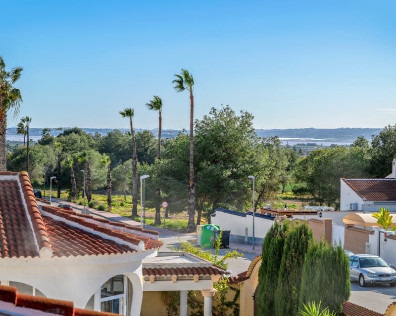 4 slaapkamer Villa te koop in Dona Pepa met zwembad - € 449.500 (Ref: 9626794)