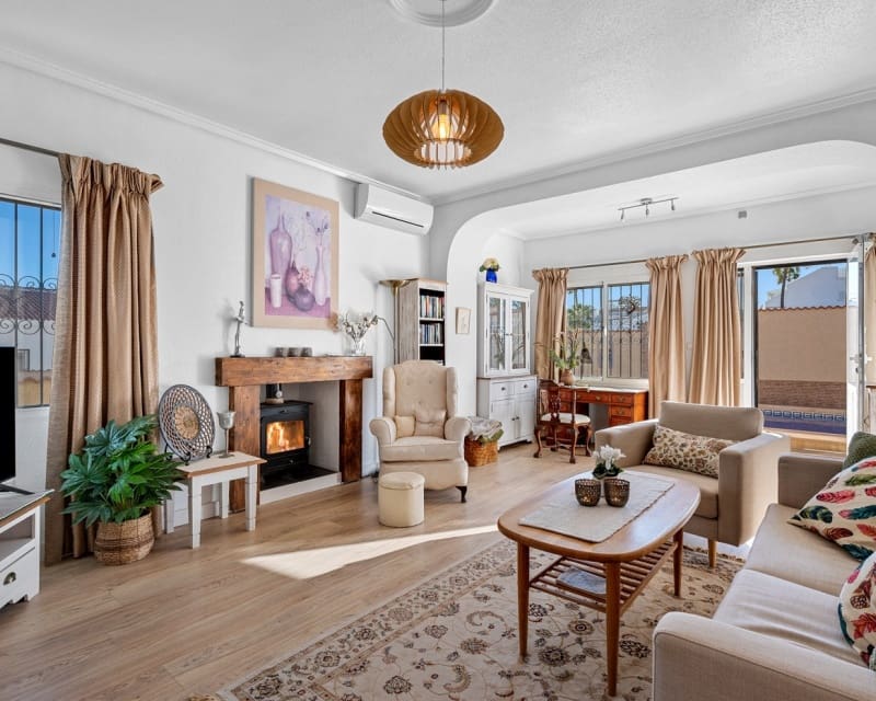 4 slaapkamer Villa te koop in Dona Pepa met zwembad - € 449.500 (Ref: 9626794)