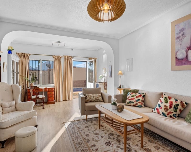 4 slaapkamer Villa te koop in Dona Pepa met zwembad - € 449.500 (Ref: 9626794)