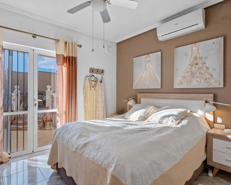 4 slaapkamer Villa te koop in Dona Pepa met zwembad - € 449.500 (Ref: 9626794)