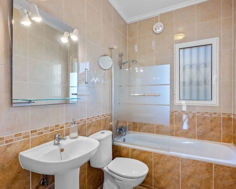 4 slaapkamer Villa te koop in Dona Pepa met zwembad - € 449.500 (Ref: 9626794)