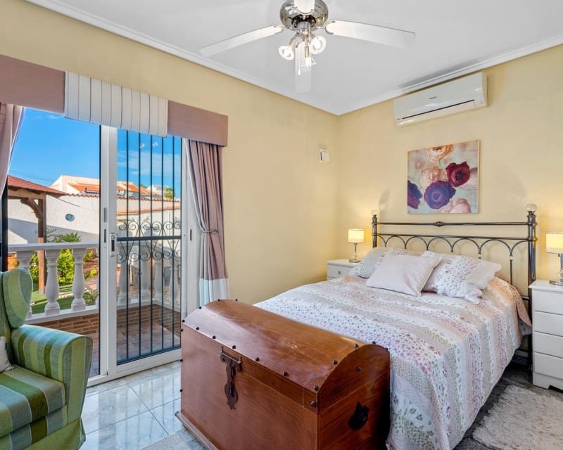 4 slaapkamer Villa te koop in Dona Pepa met zwembad - € 449.500 (Ref: 9626794)