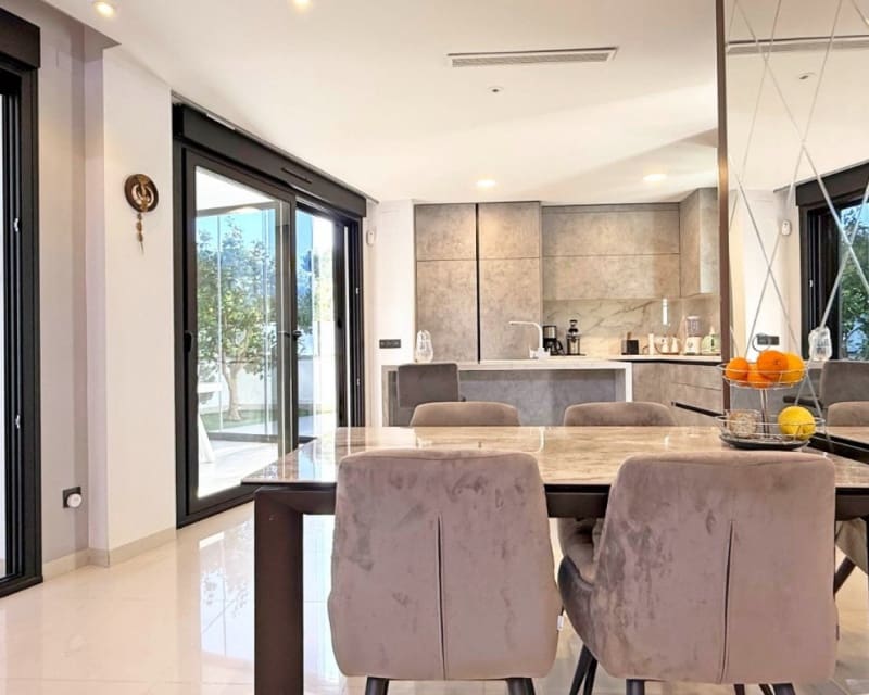 3 soverom Villa til salgs i Villamartin med svømmebasseng - € 475 000 (Ref: 9626795)