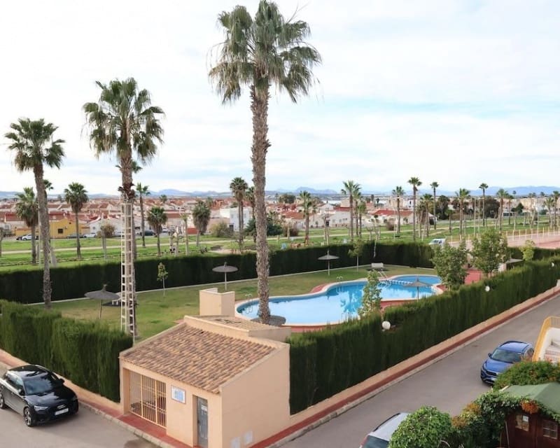 3 soveværelse Villa til salg i Torrevieja med swimmingpool - € 205.000 (Ref: 9626803)