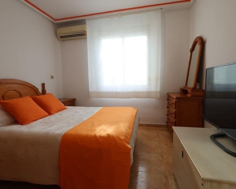 3 soveværelse Villa til salg i Torrevieja med swimmingpool - € 205.000 (Ref: 9626803)