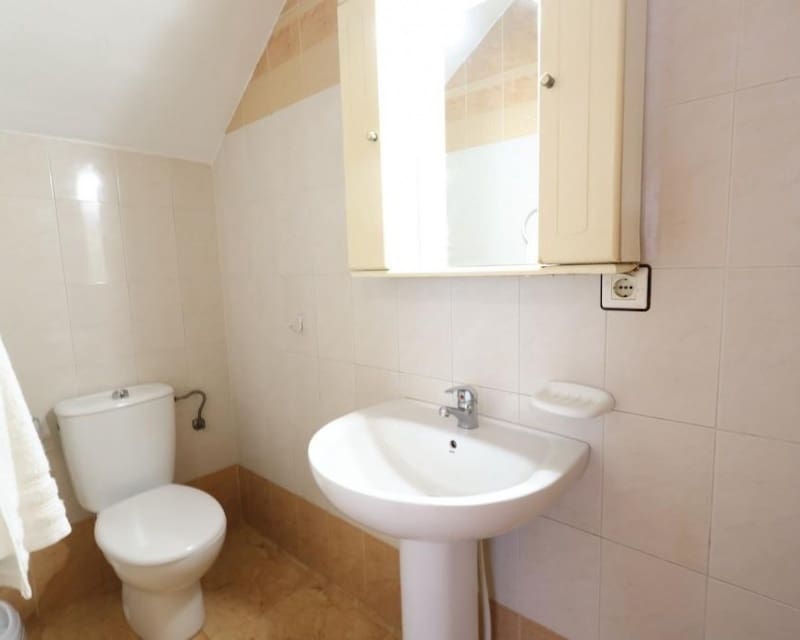 3 soveværelse Villa til salg i Torrevieja med swimmingpool - € 205.000 (Ref: 9626803)