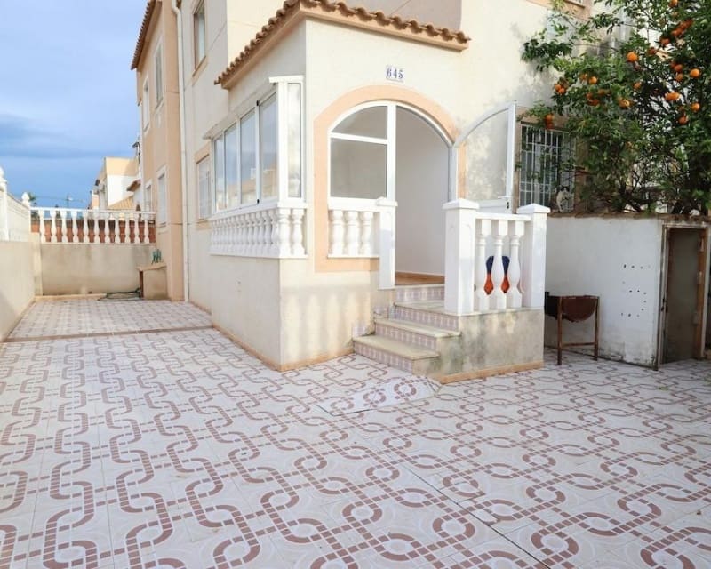 3 soveværelse Villa til salg i Torrevieja med swimmingpool - € 205.000 (Ref: 9626803)