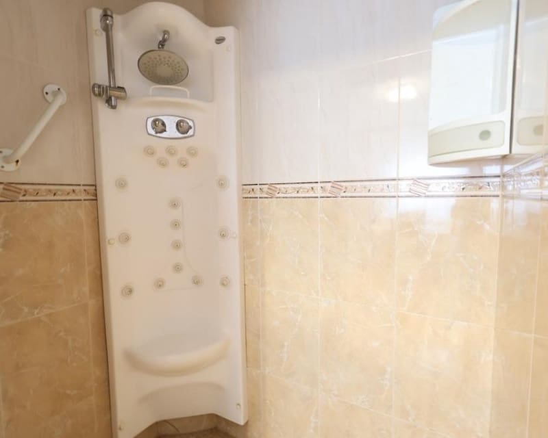 3 soveværelse Villa til salg i Torrevieja med swimmingpool - € 205.000 (Ref: 9626803)