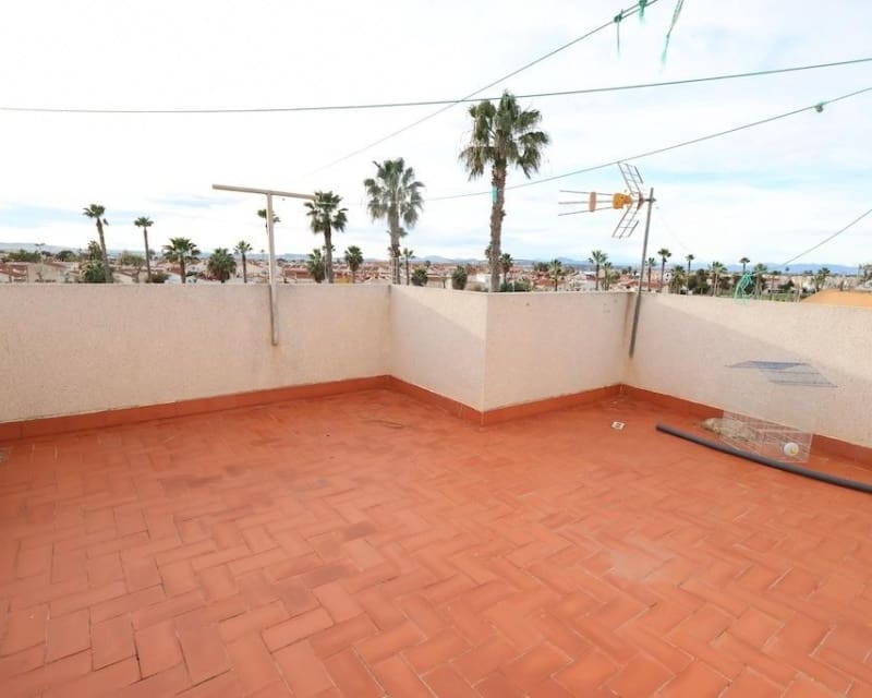 3 soveværelse Villa til salg i Torrevieja med swimmingpool - € 205.000 (Ref: 9626803)