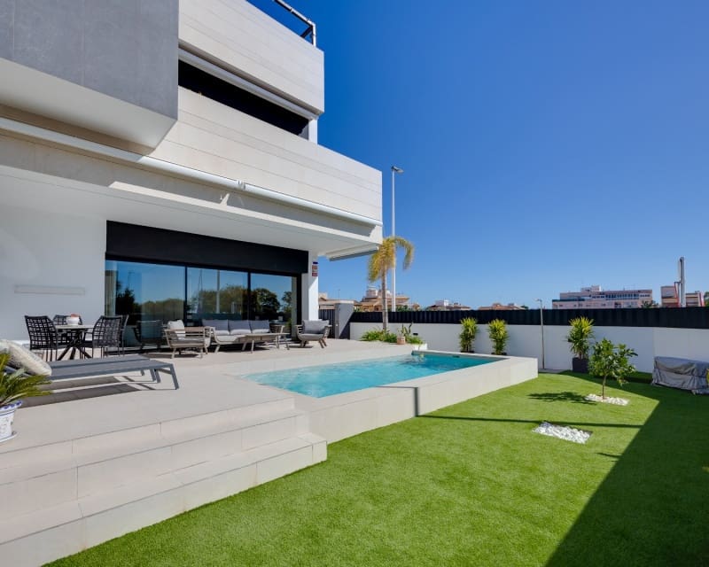 Apartamento de 3 habitaciones en Pilar de la Horadada en venta con piscina - 429.000 € (Ref: 9626806)