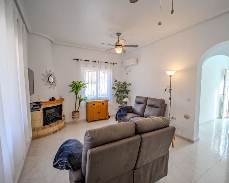 2 soveværelse Villa til salg i La Marquesa med swimmingpool - € 249.000 (Ref: 9626807)