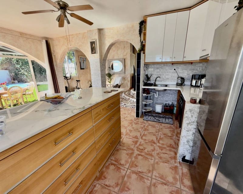 3 makuuhuone Huvila myytävänä paikassa Ciudad Quesada mukana uima-altaan - 420 000 € (Ref: 9626809)