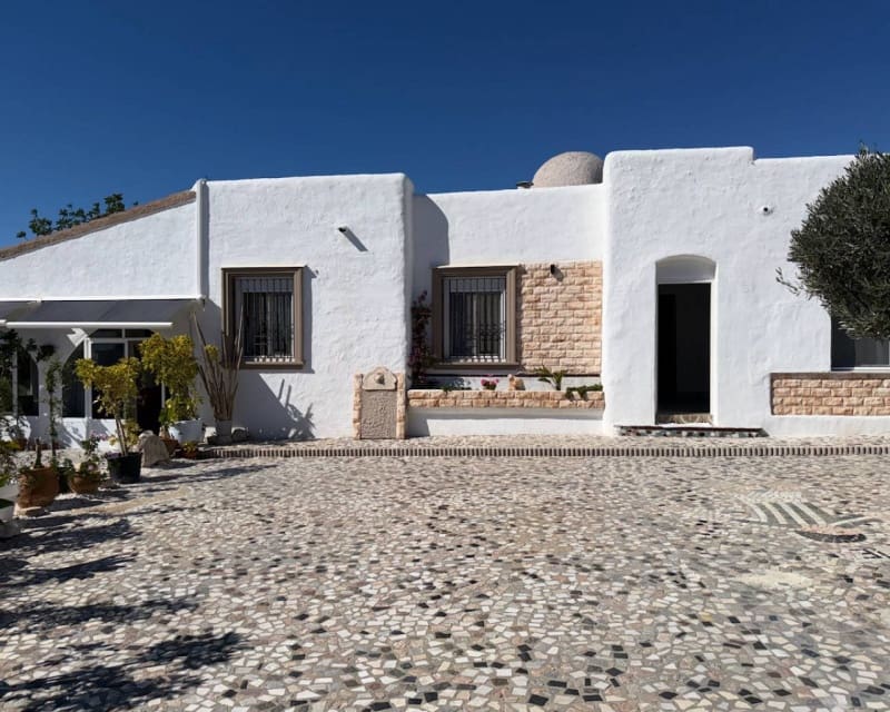 3 makuuhuone Huvila myytävänä paikassa Ciudad Quesada mukana uima-altaan - 420 000 € (Ref: 9626809)