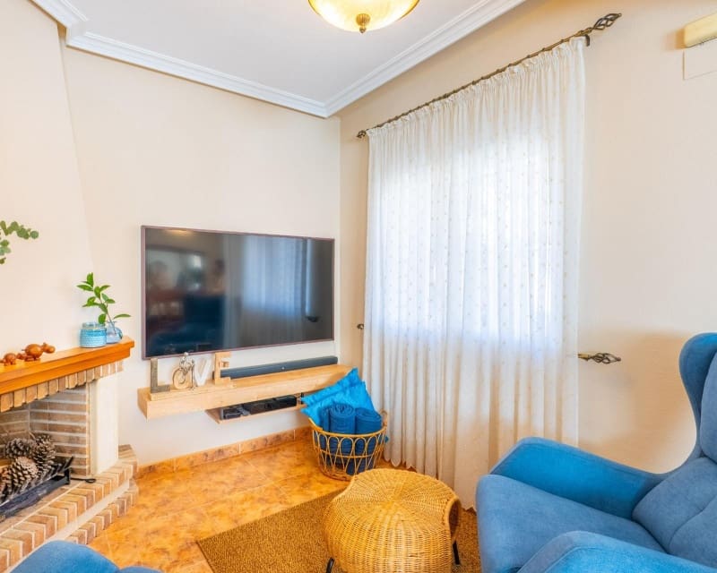 2 bedroom Villa for sale in Cabo Roig with pool - € 258,500 (Ref: 9626820)