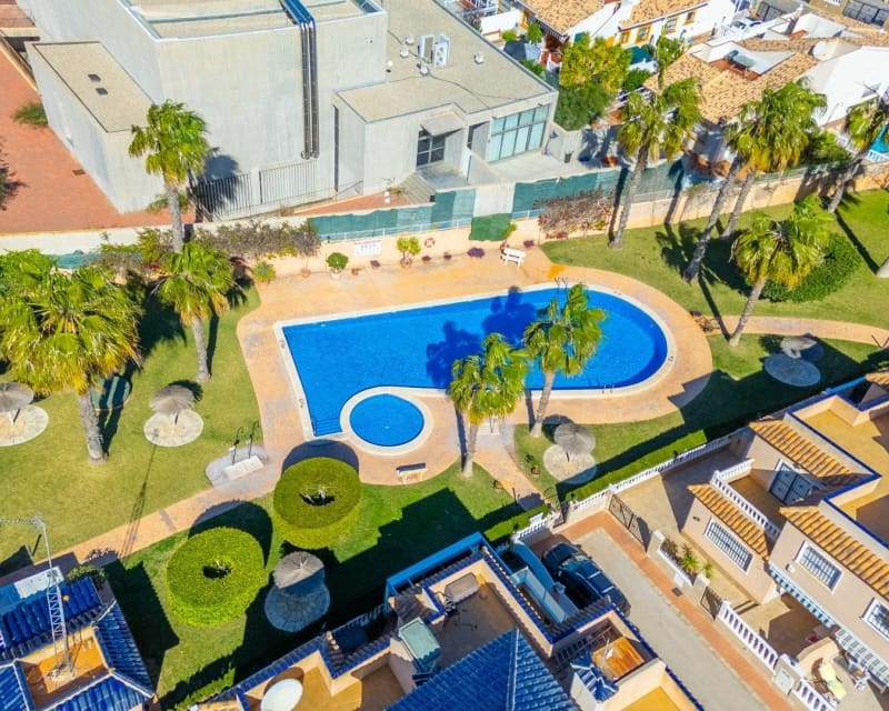 2 bedroom Villa for sale in Cabo Roig with pool - € 258,500 (Ref: 9626820)