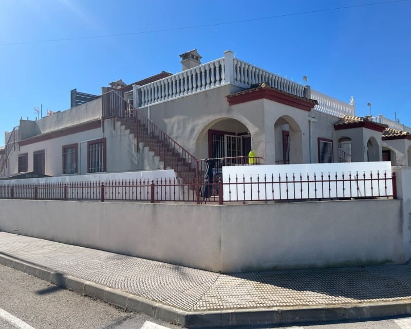 2 soveværelse Bungalow til salg i Daya Vieja med swimmingpool - € 148.000 (Ref: 9626824)