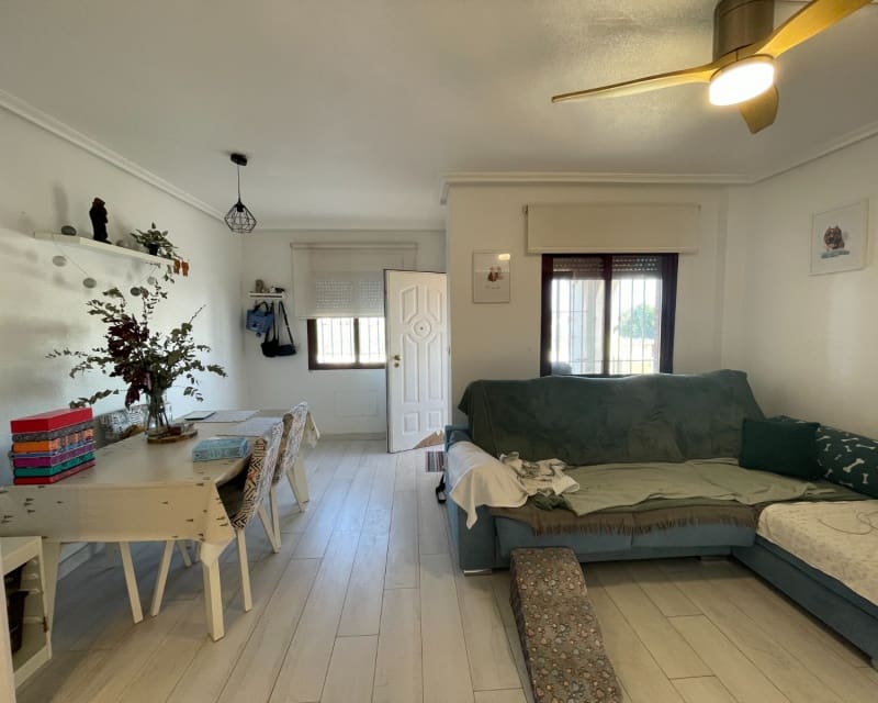 2 soveværelse Bungalow til salg i Daya Vieja med swimmingpool - € 148.000 (Ref: 9626824)