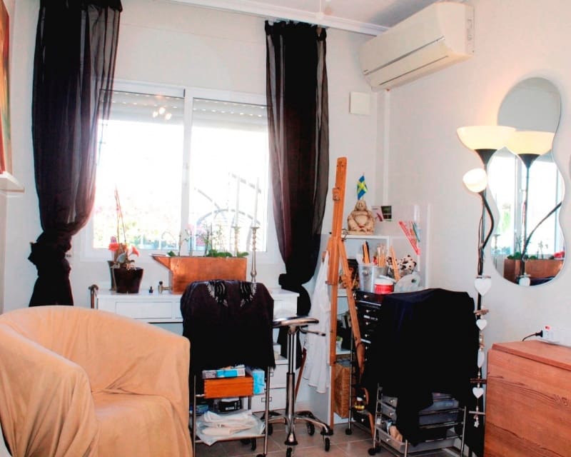 3 quarto Moradia para venda em Villamartin com piscina - 239 000 € (Ref: 9640915)