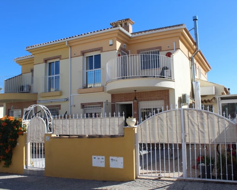 3 quarto Moradia para venda em Villamartin com piscina - 239 000 € (Ref: 9640915)