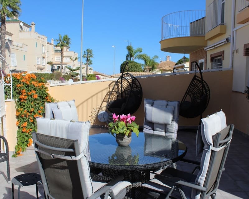 3 quarto Moradia para venda em Villamartin com piscina - 239 000 € (Ref: 9640915)