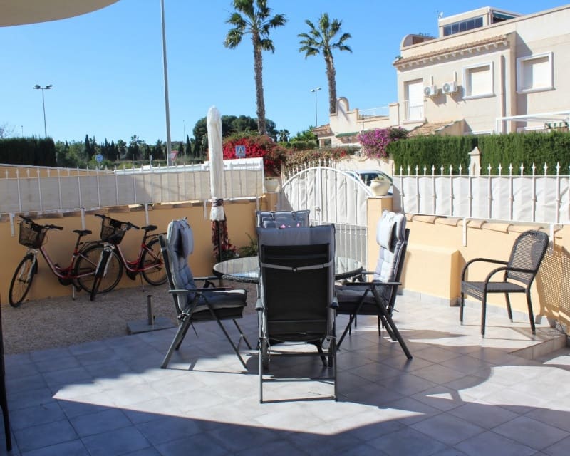 3 quarto Moradia para venda em Villamartin com piscina - 239 000 € (Ref: 9640915)