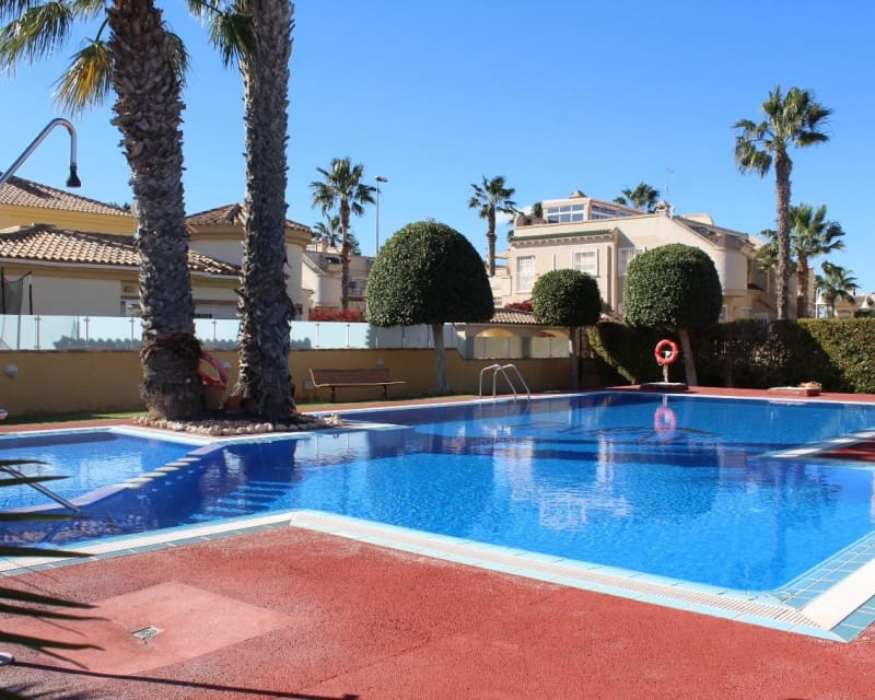 3 quarto Moradia para venda em Villamartin com piscina - 239 000 € (Ref: 9640915)