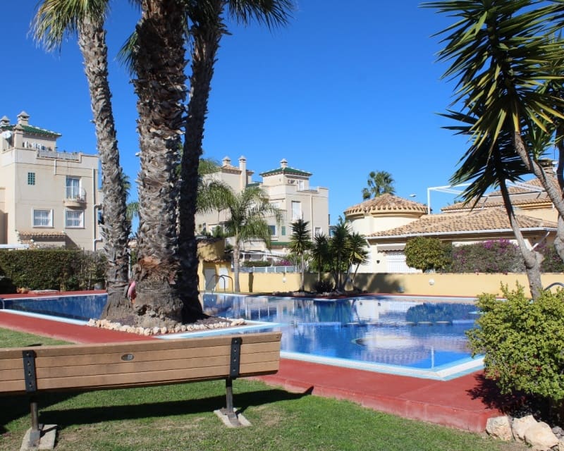 3 quarto Moradia para venda em Villamartin com piscina - 239 000 € (Ref: 9640915)