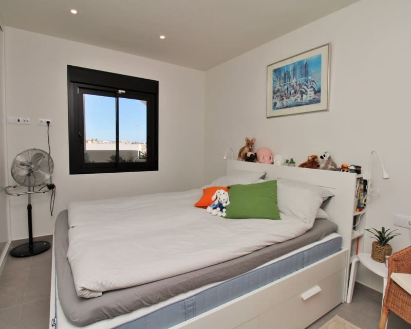 2 makuuhuone Huoneisto myytävänä paikassa Villamartin mukana uima-altaan - 299 000 € (Ref: 9640916)