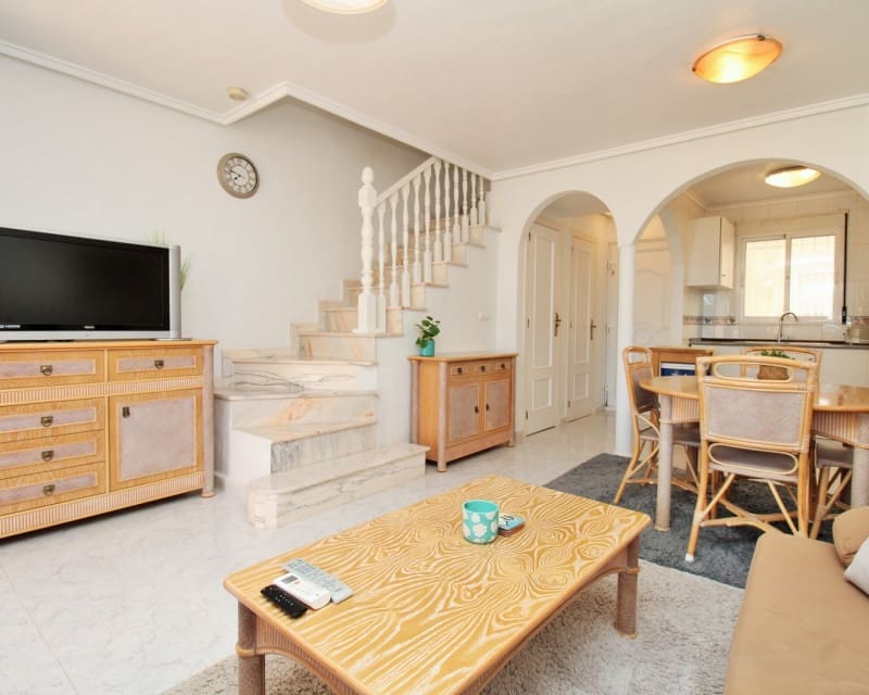 3 makuuhuone Omakotitalo myytävänä paikassa Playa Flamenca mukana uima-altaan - 234 900 € (Ref: 9640918)