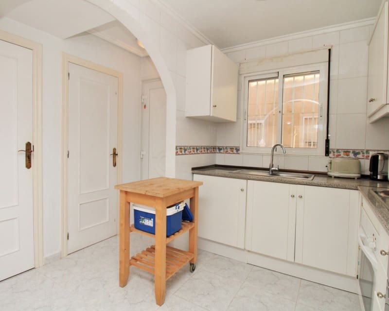 3 makuuhuone Omakotitalo myytävänä paikassa Playa Flamenca mukana uima-altaan - 234 900 € (Ref: 9640918)