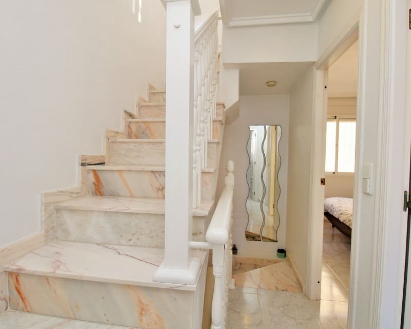 3 makuuhuone Omakotitalo myytävänä paikassa Playa Flamenca mukana uima-altaan - 234 900 € (Ref: 9640918)