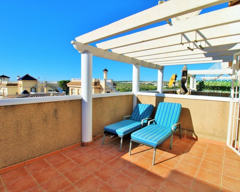 3 makuuhuone Omakotitalo myytävänä paikassa Playa Flamenca mukana uima-altaan - 234 900 € (Ref: 9640918)