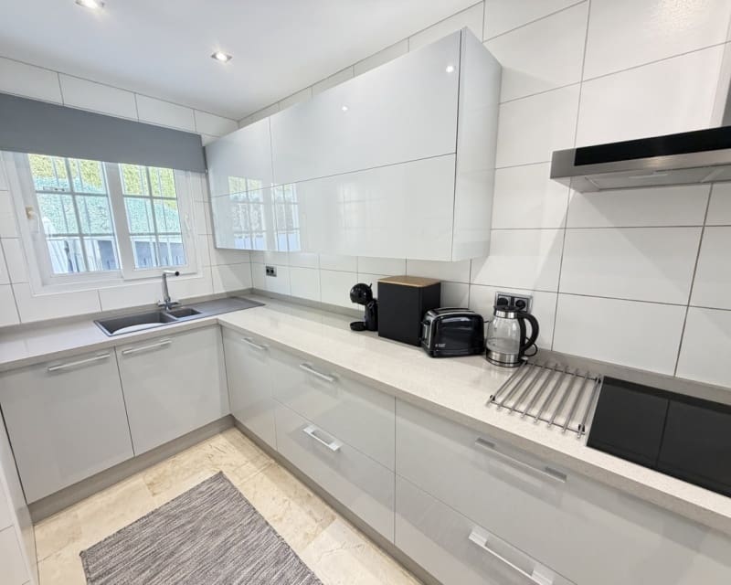 Chalet de 3 habitaciones en Villamartin en venta con piscina - 389.000 € (Ref: 9640919)