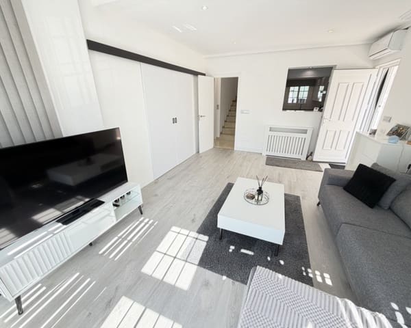 Chalet de 3 habitaciones en Villamartin, Orihuela en venta con piscina - 389.000 € (Ref: 9640919)